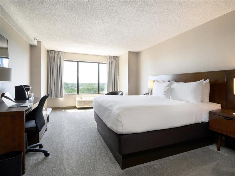 Harborside 4* Oxon Hill