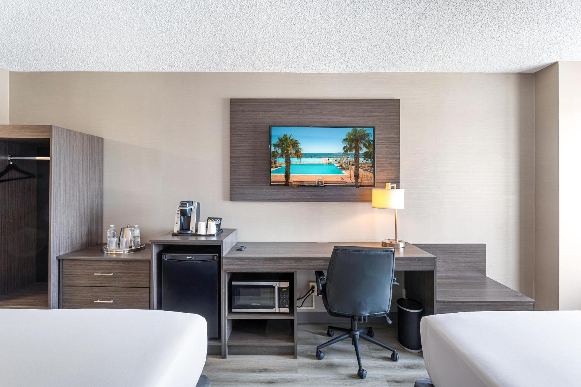 Hotel Harborside Oxon Hill