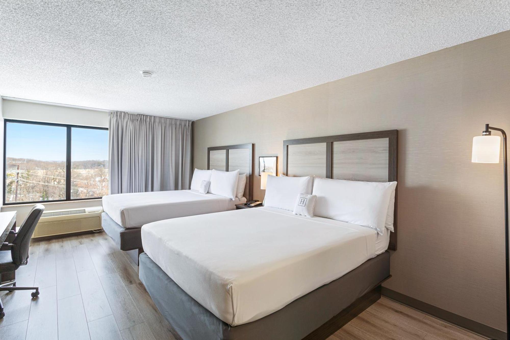 Harborside 4* Oxon Hill